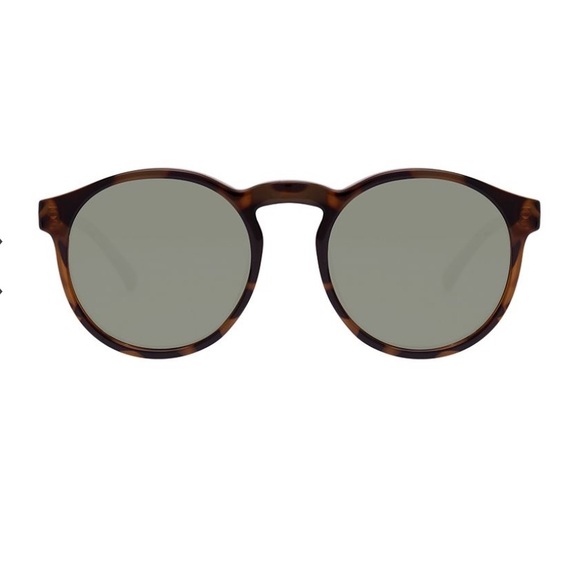 Cubanos
Le Specs - Picture 2 of 2